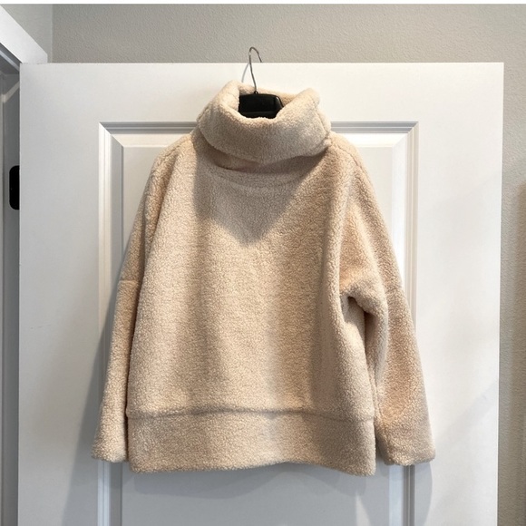 Tuckernuck Sherpa Teddy Turtleneck Sweater - Picture 4 of 7